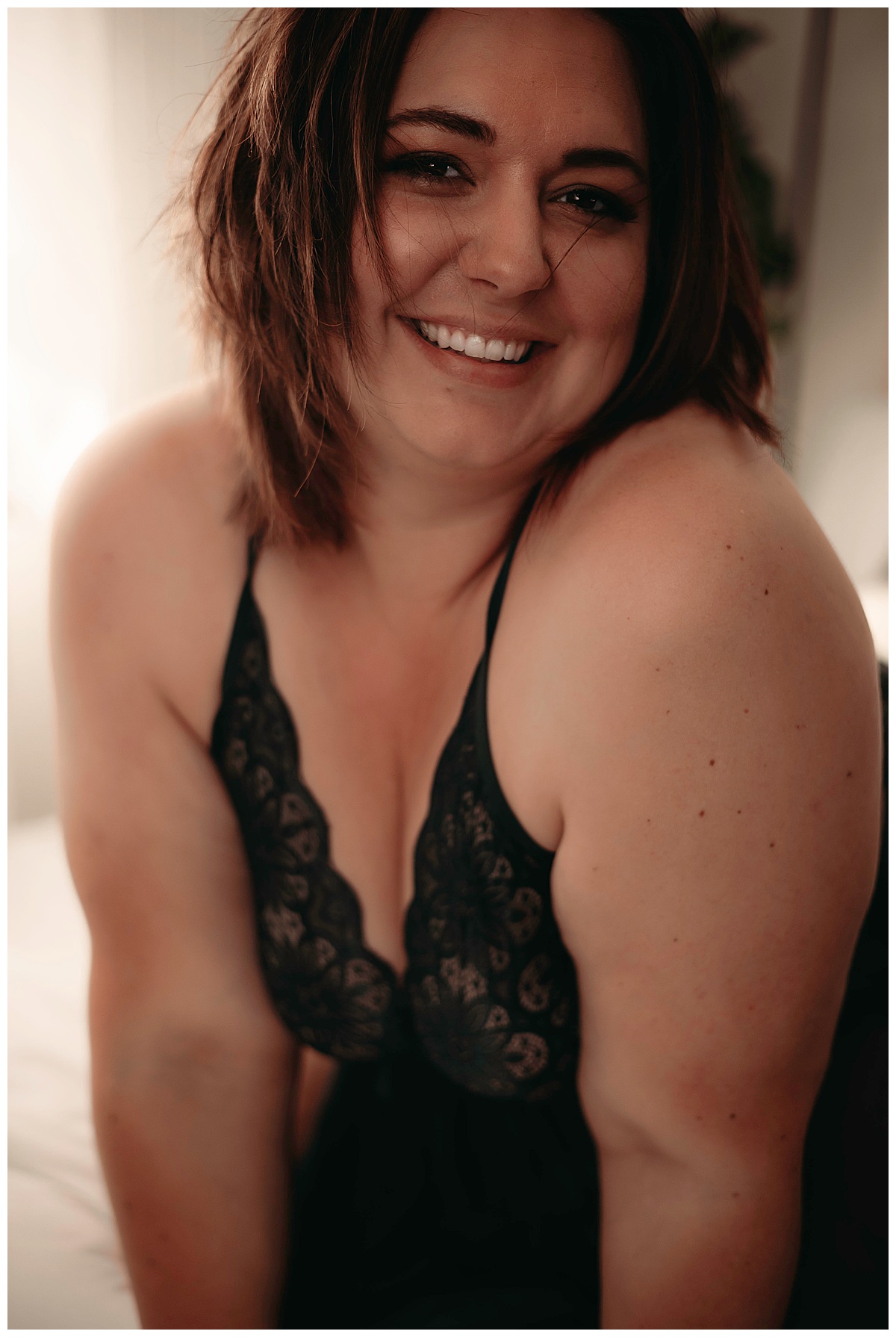 Woman smiles big for Minneapolis Boudoir Photographer